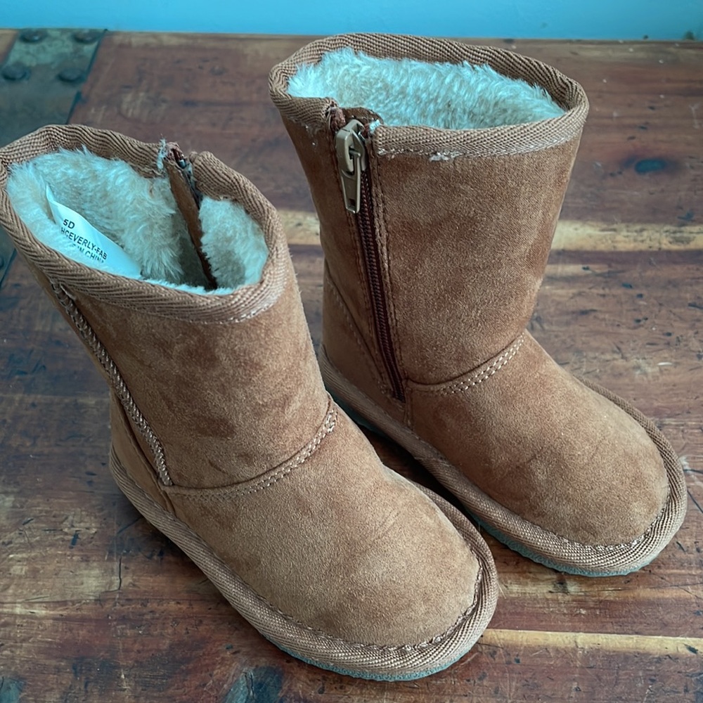 Fur Boots size: Toddler 5